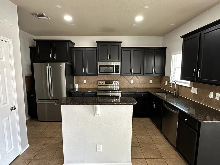 2303 Scott Dr — Photo 9