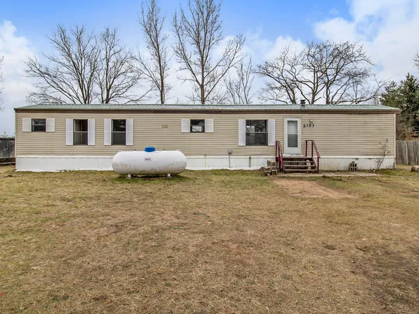 2593 W Meadow Ln, Rothbury, MI 49452