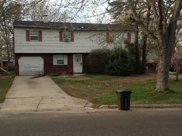 65 Carnation Ave, Central Islip, NY 11722