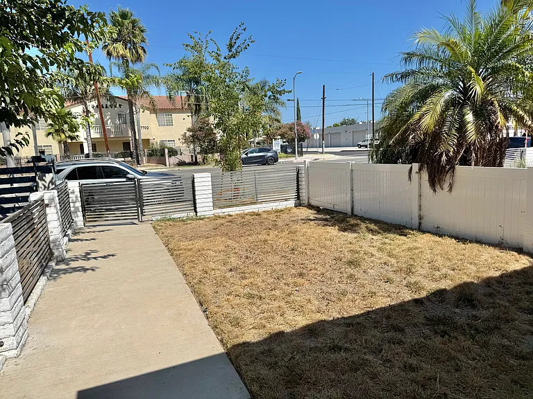 7703 Tampa Ave — Photo 10