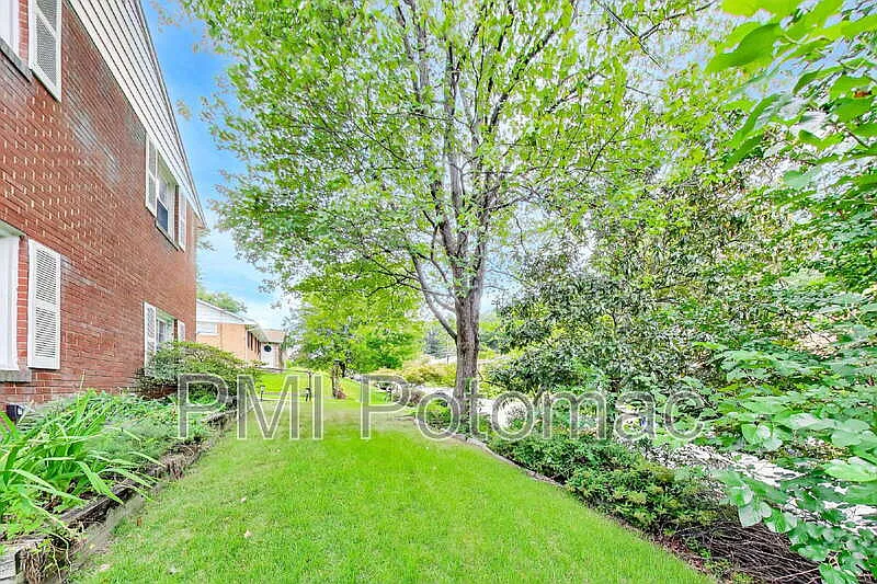 3 bed, 3.0 bath, 2125 sqft, $3,100 — Photo 4