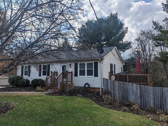 3rd image of 103 S Lindale Ct