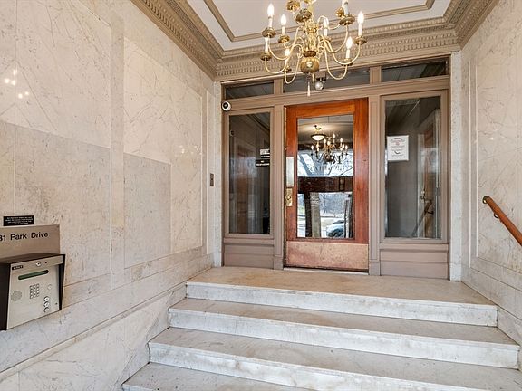 3rd image of 131 Park Dr APT 12