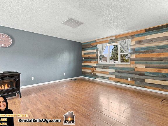 3rd image of 40 Lakeview Dr