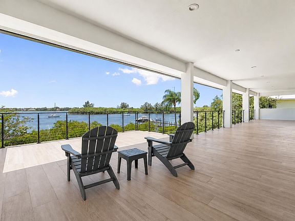 4th image of 3316 SE RIVER VISTA Court