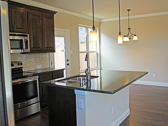 3rd image of 5031 Venecia Way