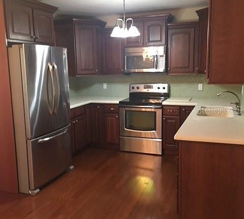 4th image of 888 S Waterview Dr