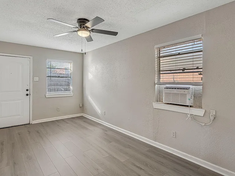4720 Carmen St #A — Photo 5