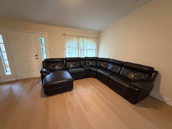 5th image of 3260 72nd Ave NE