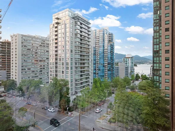 738 Broughton St #601, Vancouver, BC V6G 3A7