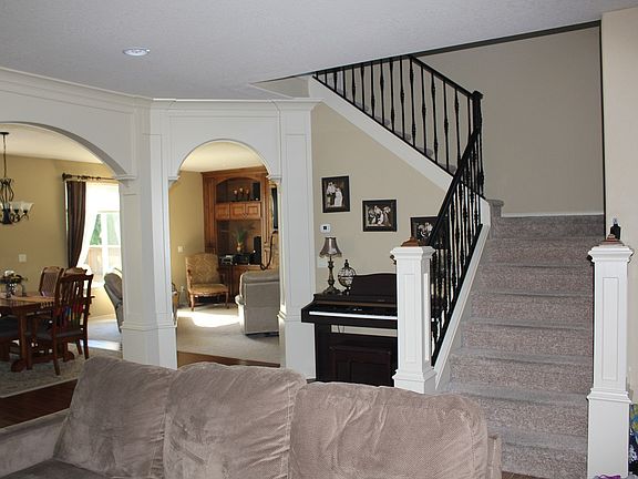 5th image of 4918 NE 49th St