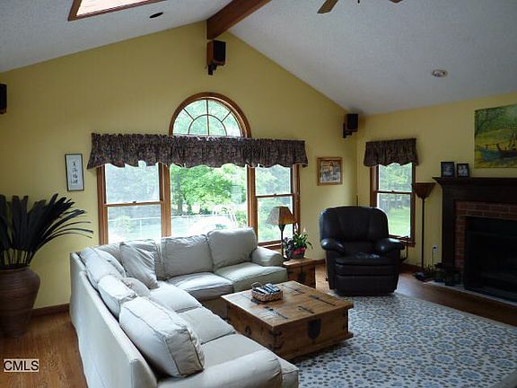 Large Family room w/ FP