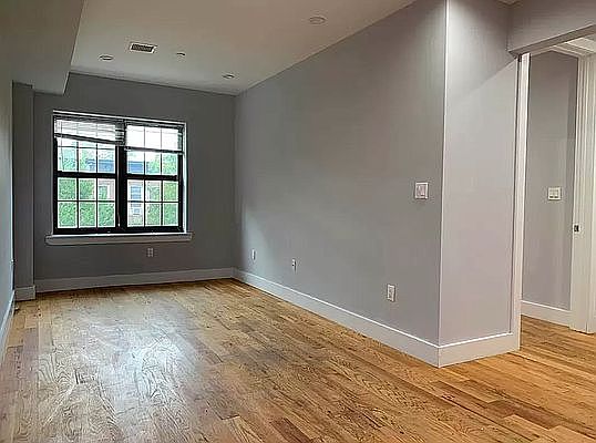 1st image of 584 Bainbridge St #12
