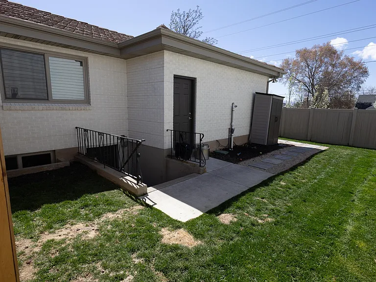 E Delia Dr — Photo 20