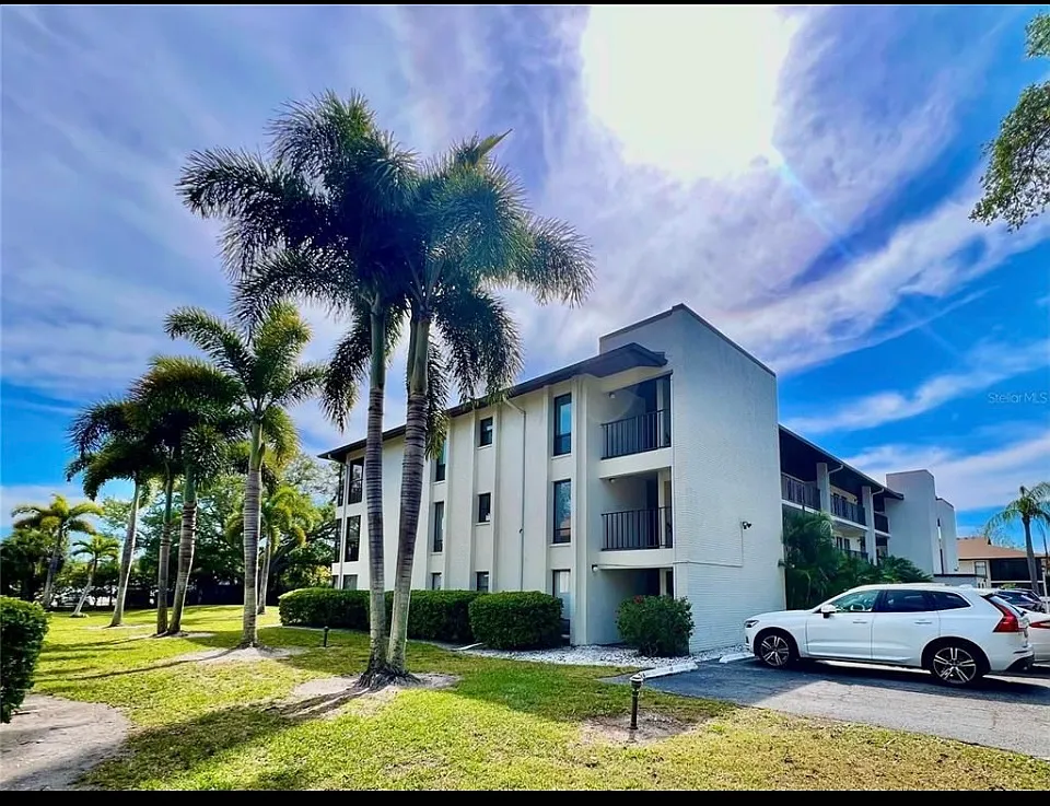 2 bed, 1065 sqft, $2,800 — Photo 1