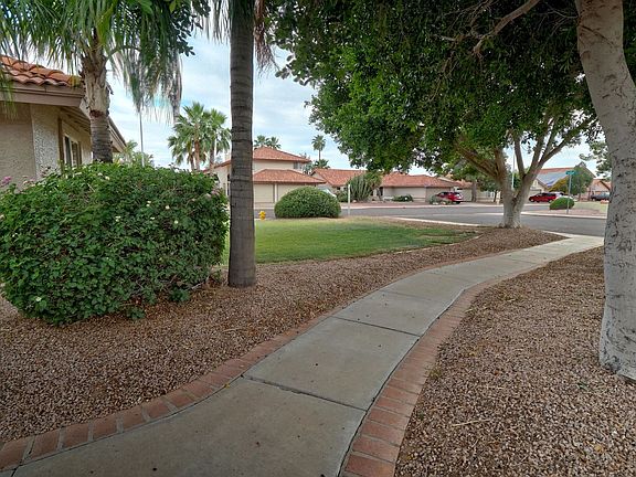5th image of 827 N Arroya Cir