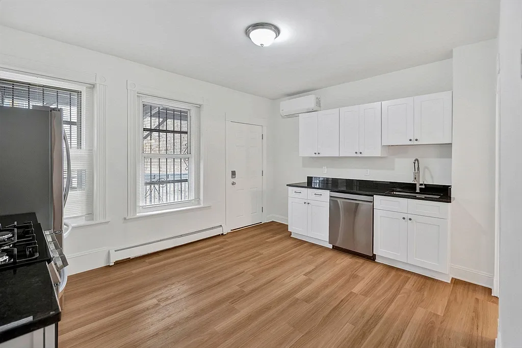3 bed, 1502 sqft, $4,500 — Photo 4