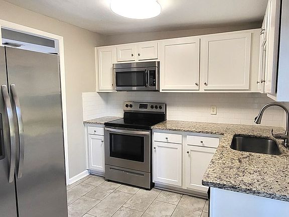 5th image of 2815 Palmdale St