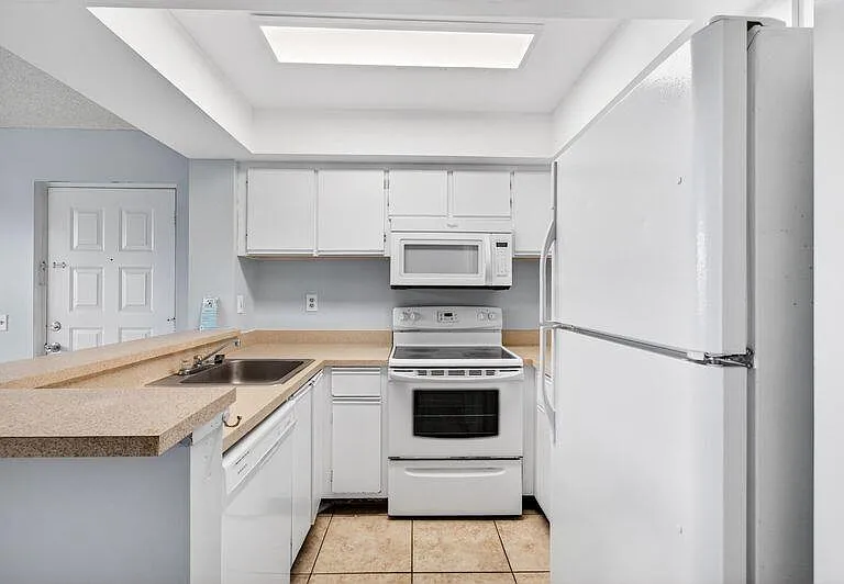 738 Executive Center Dr #21 — Photo 3