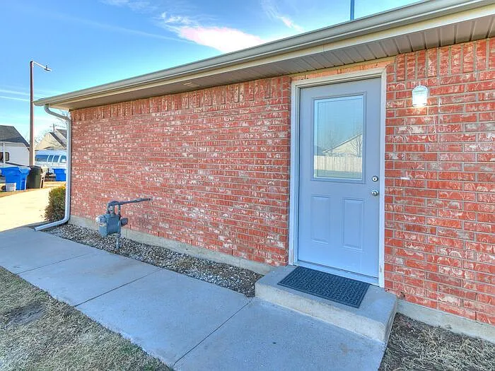 2515 Leeds Ln — Photo 15
