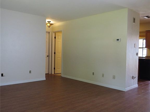 5th image of 27069 Allan St