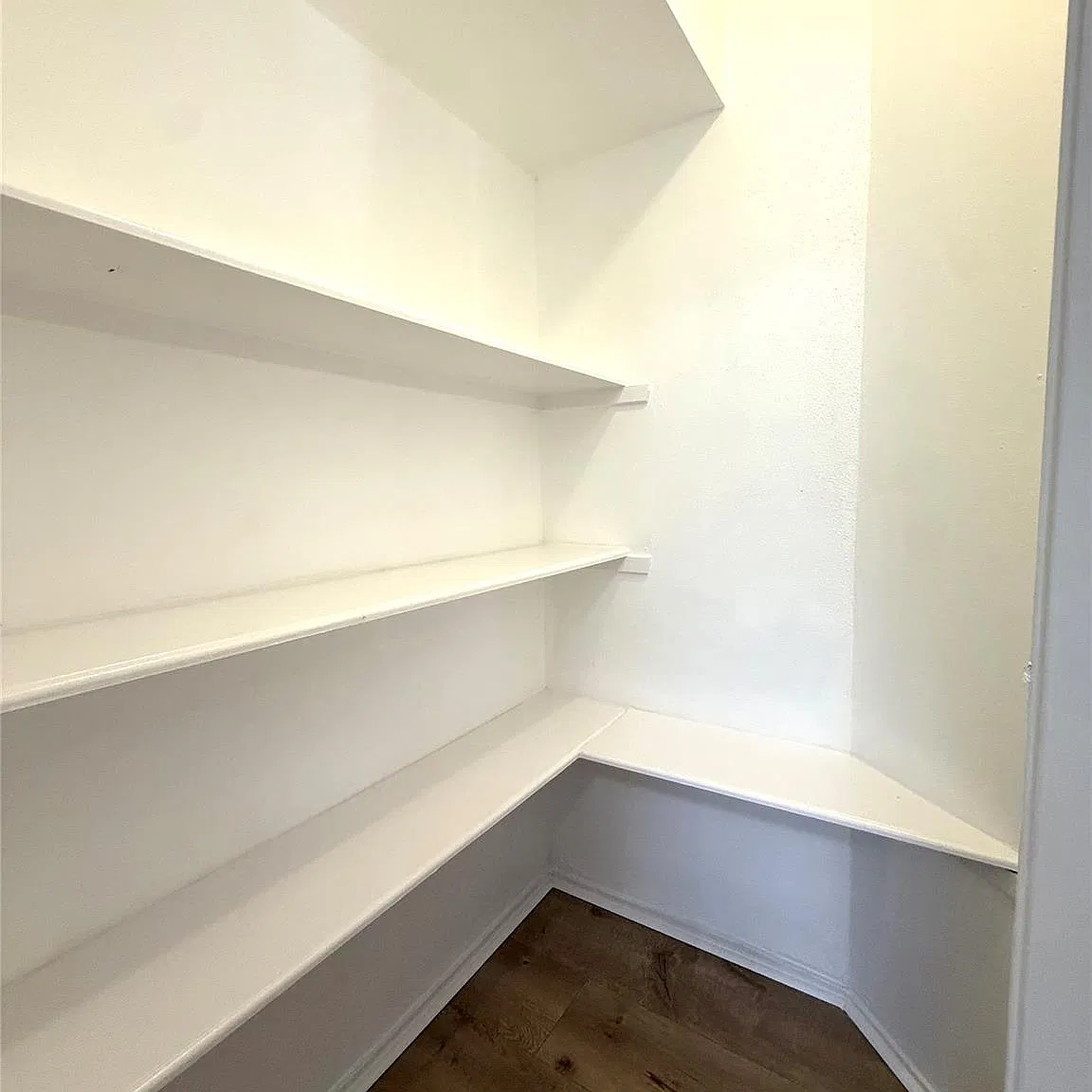 1 bed, 1.0 bath, 762 sqft, $975 — Photo 4