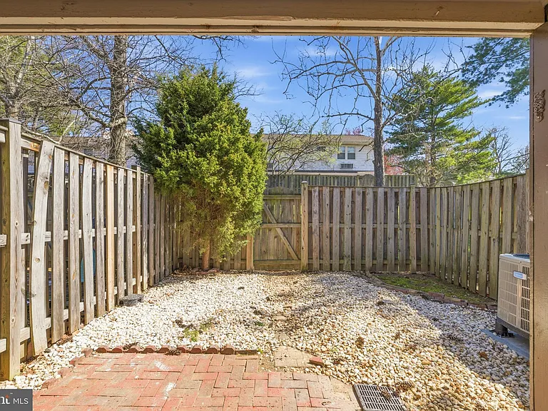 102 N Duke Dr — Photo 25