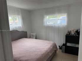 2620 SW 51st St, Fort Lauderdale, FL