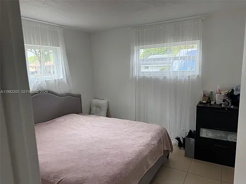 2620 SW 51st St #1-2 Photo 1