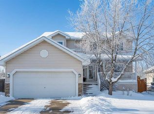 62 NW Canoe Cir SW, Airdrie, AB T4B 2L6