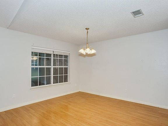 5th image of 2504 Southern Oaks Dr
