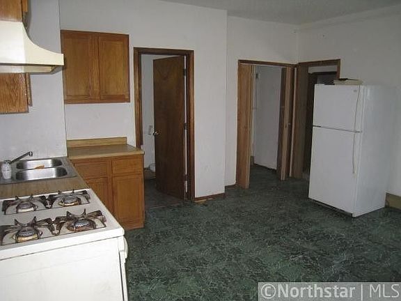 4th image of 2219 4th St N #E