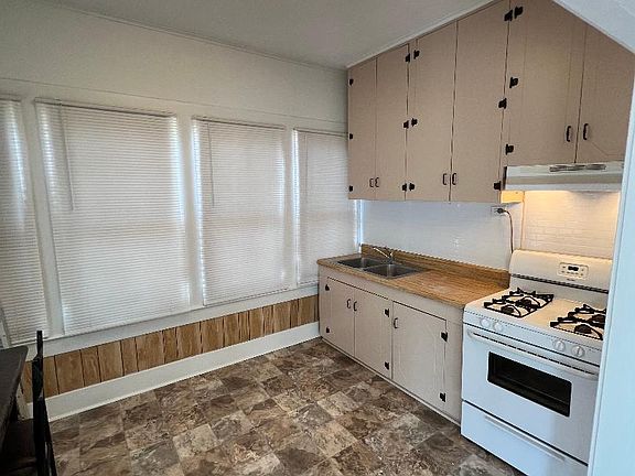 4th image of 3905 Elston St