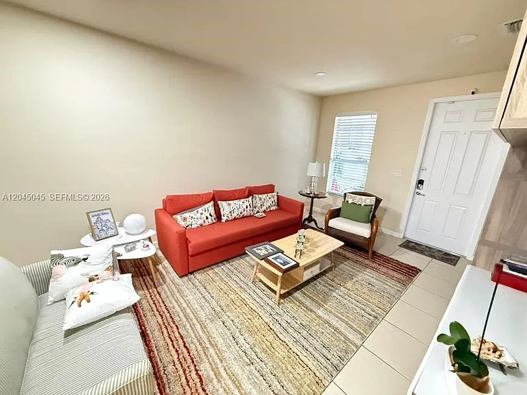 9572 SW 169th Pl #MAIN HOUSE — Photo 4