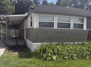 2 Arlington Dr, Diamond, IL 60416