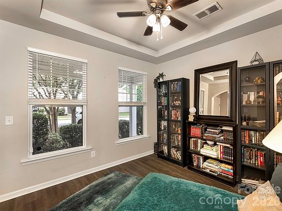 4th image of 1100 Mountain Laurel Ct