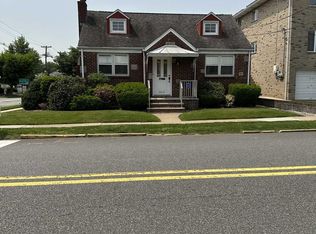 242 E Harriet Ave, Palisades Park, NJ 07650