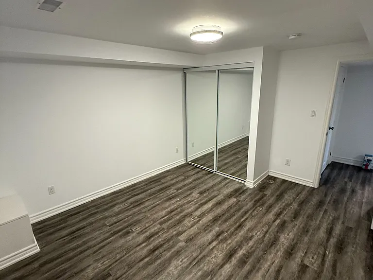 68 Knighton Dr #BASEMENT — Photo 10