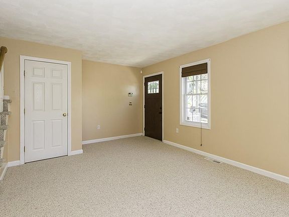 4th image of 93 Weybossett St