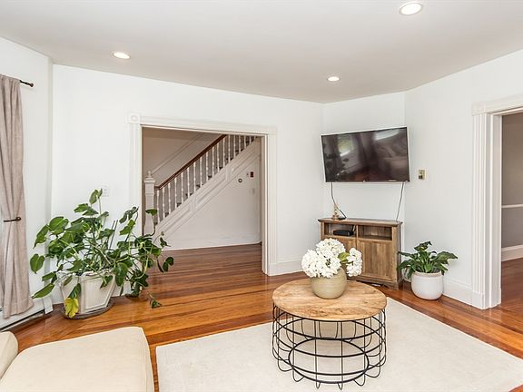 3rd image of 505 Nahatan St