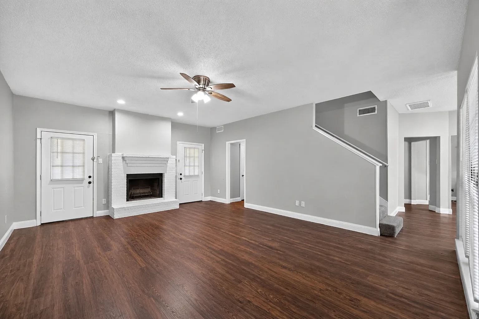 5 bed, 2.5 bath, 2549 sqft, $3,575 — Photo 2