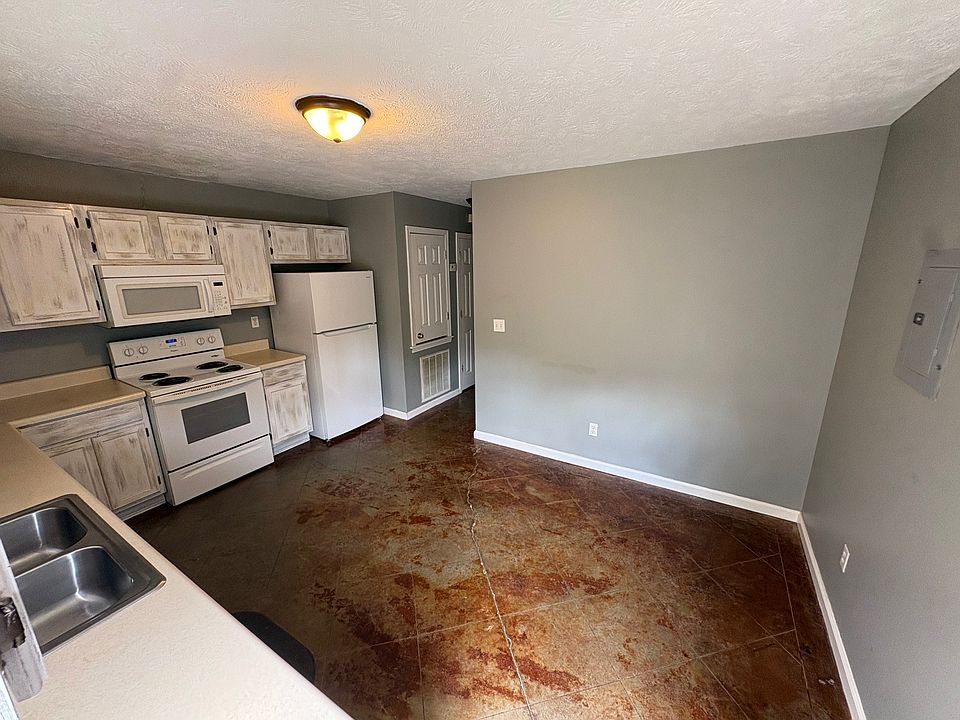 1st image of 104 Indian Pointe Dr #104
