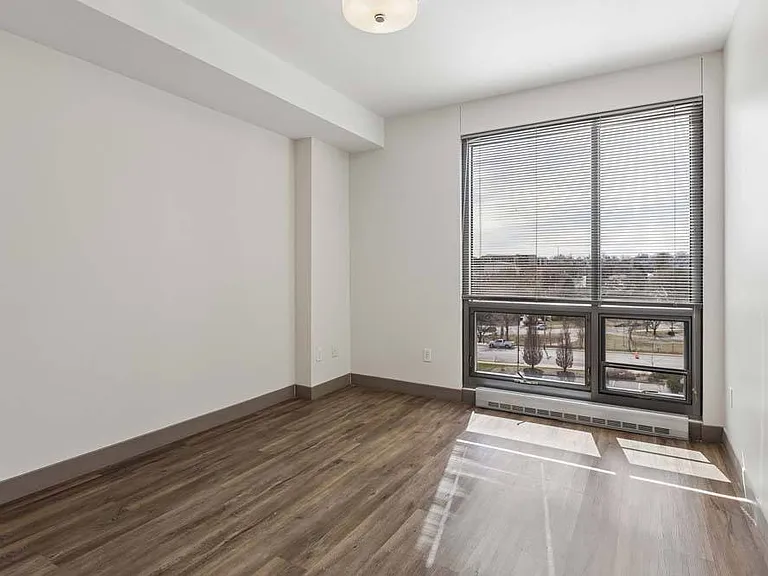 Midtown Crossing Apartments — Photo 72