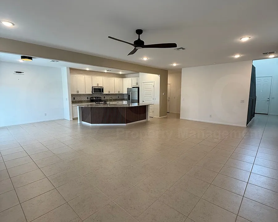7609 S Camino Alma Vieja