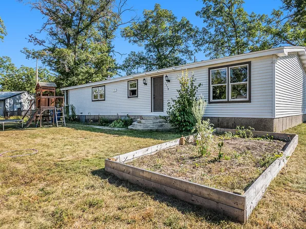 1578 E Pine Hill Ave, White Cloud, MI 49349