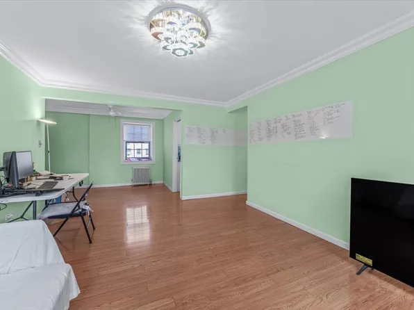 147-11 79th Avenue image 4 of 7