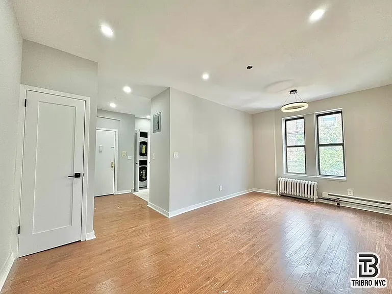 1056 Rogers Ave #3R — Photo 6