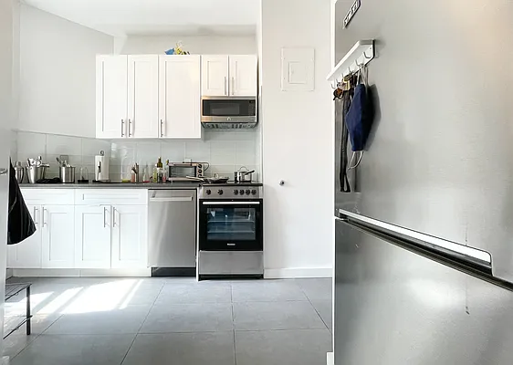 Rented by (Legacy) NY Quality Living Uptown | media 10