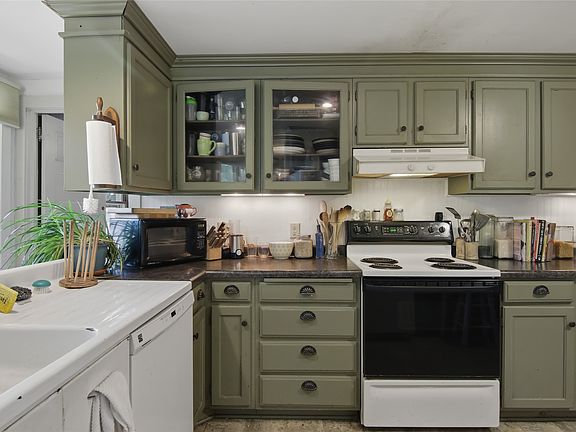 2nd image of 1001 13th Street SE