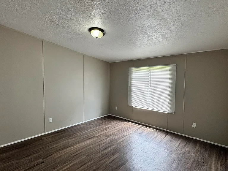 288 W Brooks Rd — Photo 11